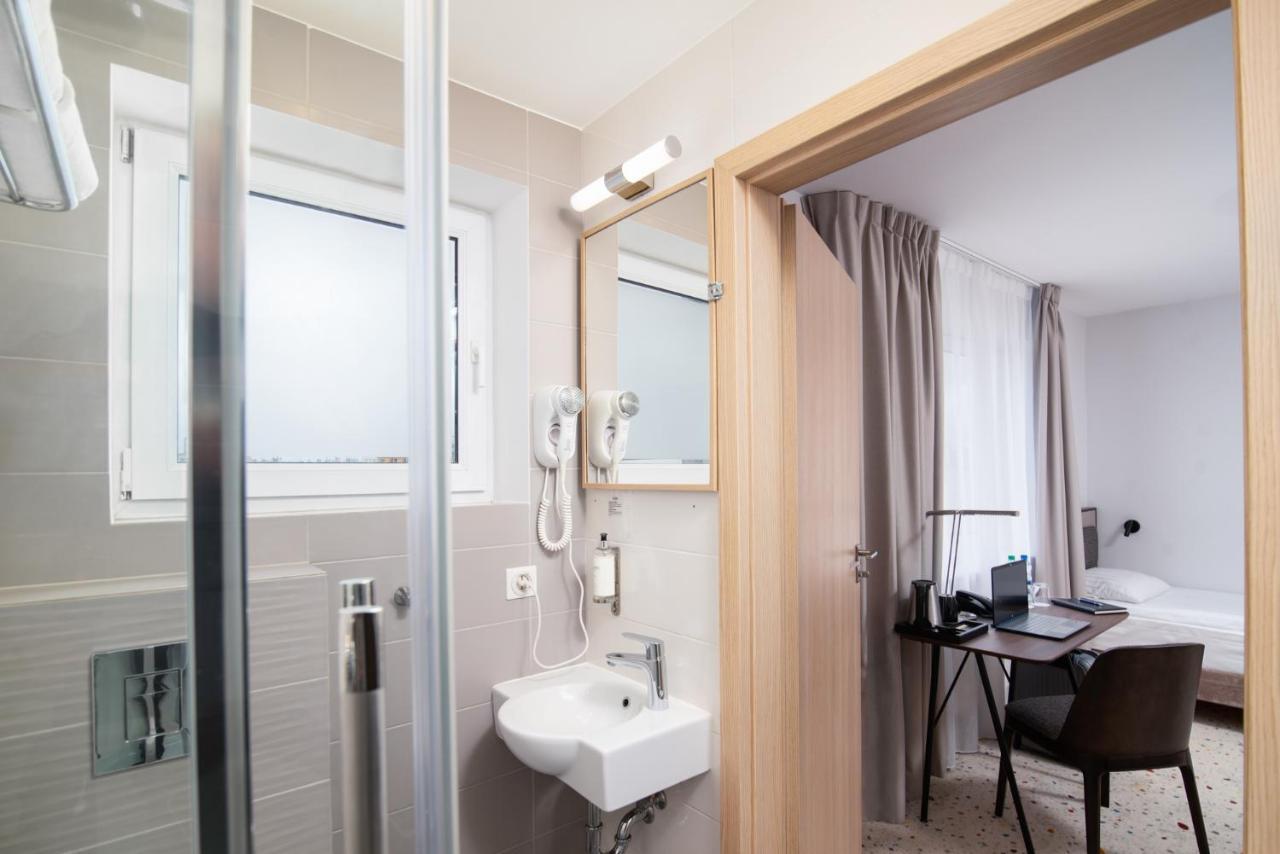 גדינייה Antares Hotel מראה חיצוני תמונה