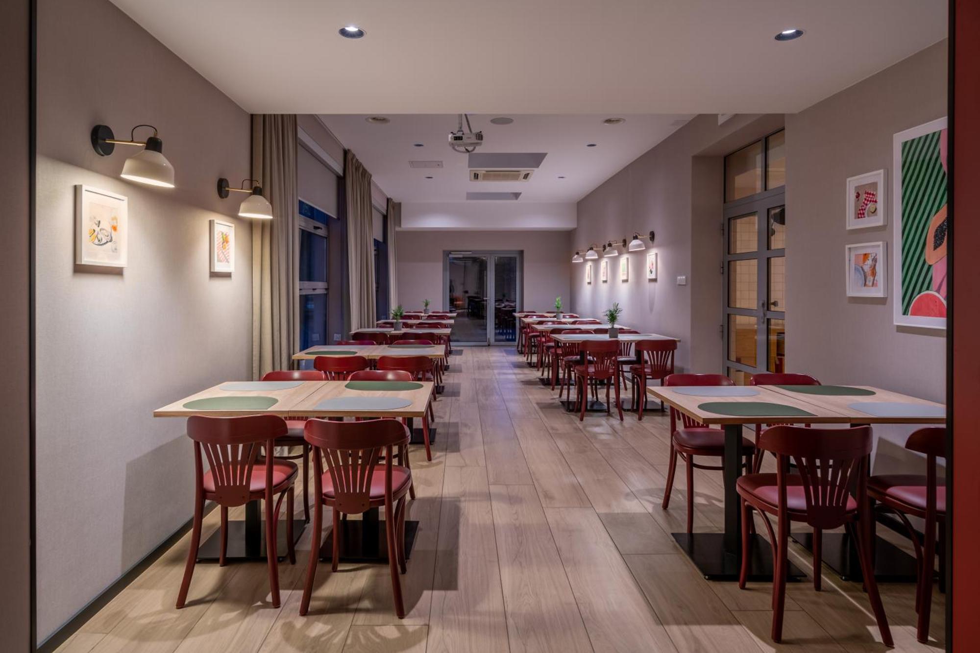 גדינייה Antares Hotel מראה חיצוני תמונה