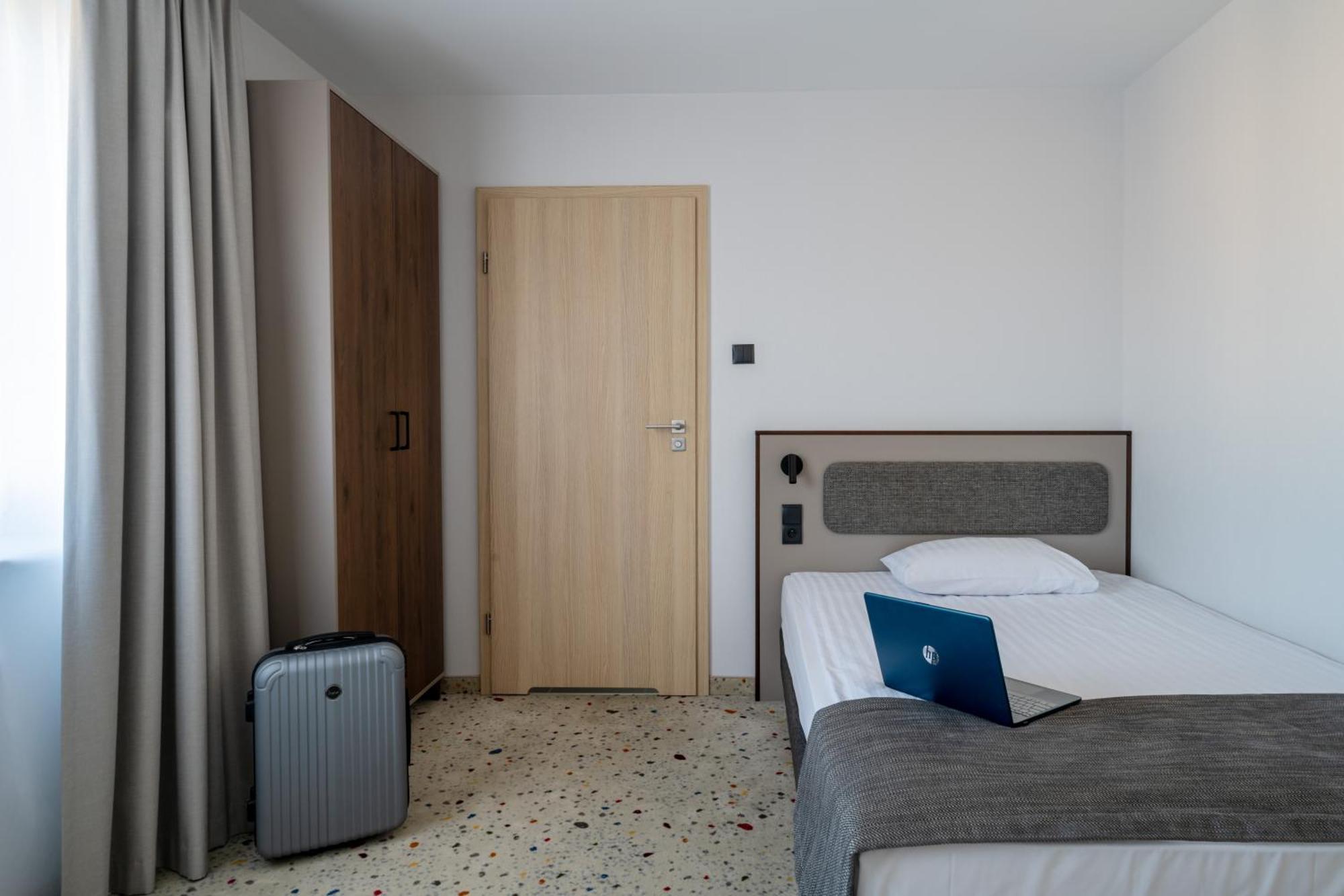 גדינייה Antares Hotel מראה חיצוני תמונה