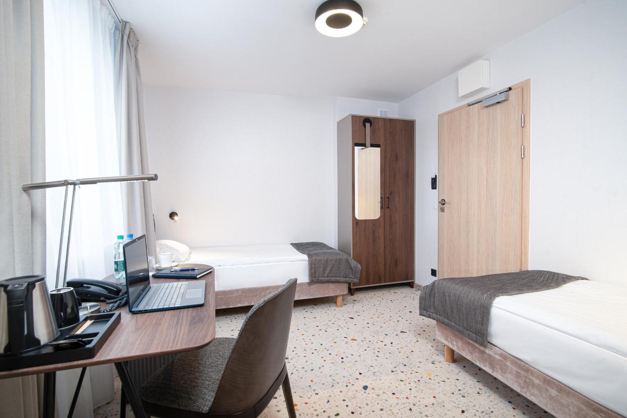 גדינייה Antares Hotel מראה חיצוני תמונה