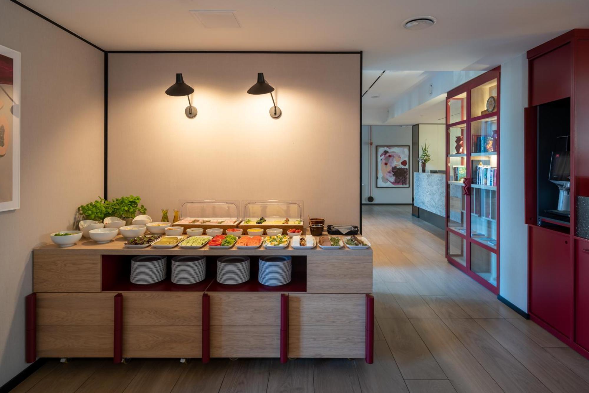 גדינייה Antares Hotel מראה חיצוני תמונה