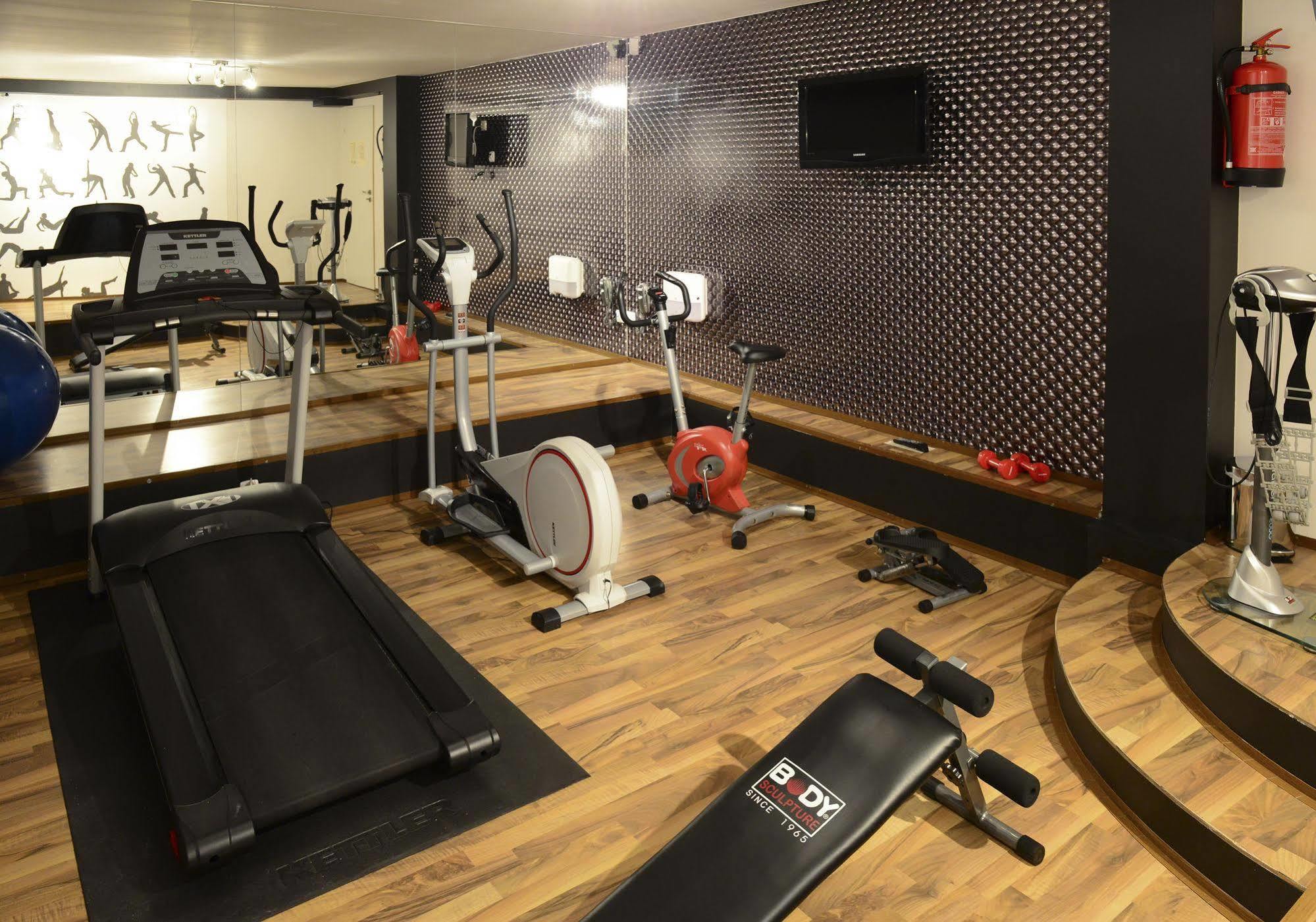 גדינייה Antares Hotel מראה חיצוני תמונה