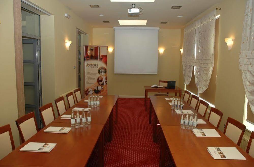 גדינייה Antares Hotel מראה חיצוני תמונה